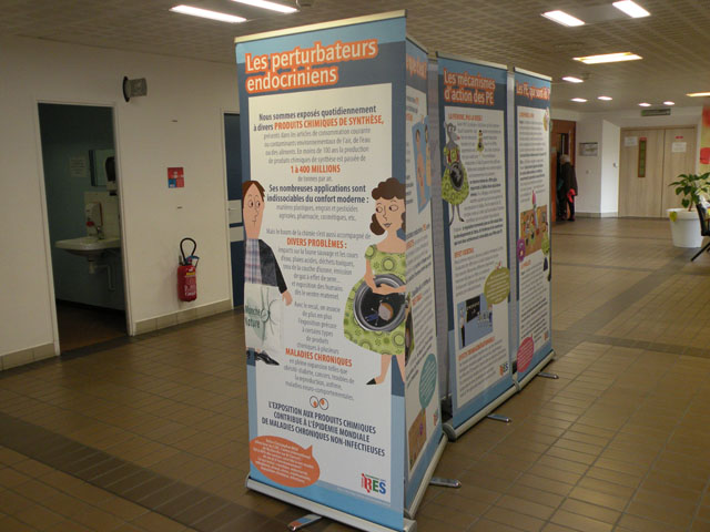 Panneaux d'exposition dans le hall du Centre hospitalier de Granville
